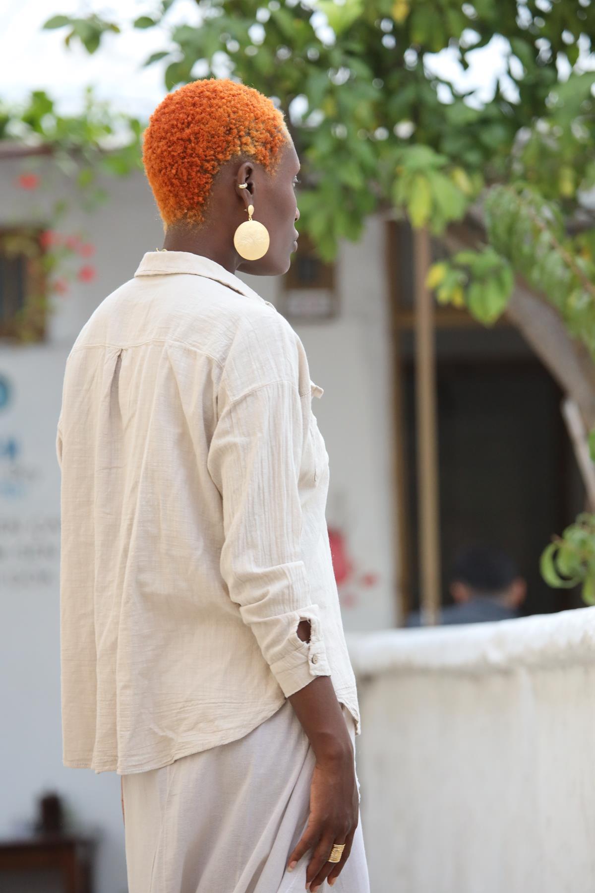 Krem Rengi Yanları Düğmeli Cepleri Kapaklı Gömlek