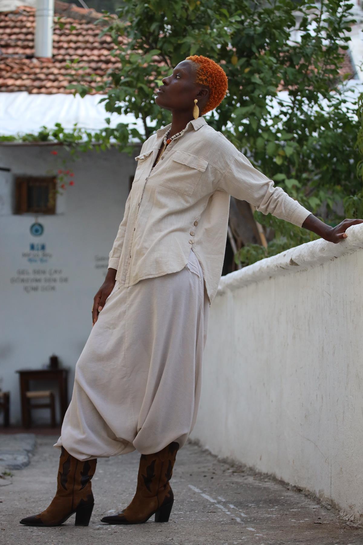 Krem Rengi Yanları Düğmeli Cepleri Kapaklı Gömlek