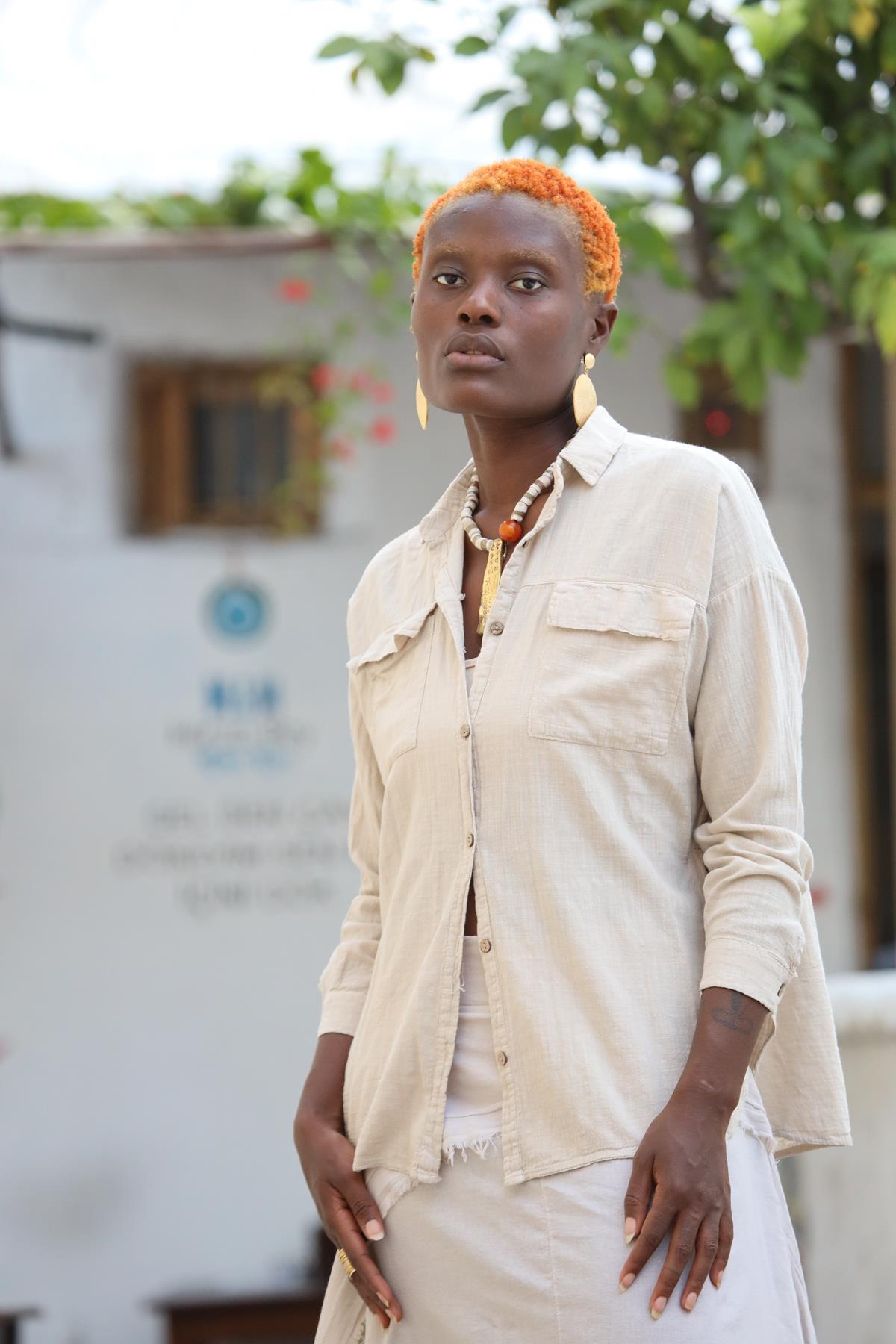 Krem Rengi Yanları Düğmeli Cepleri Kapaklı Gömlek