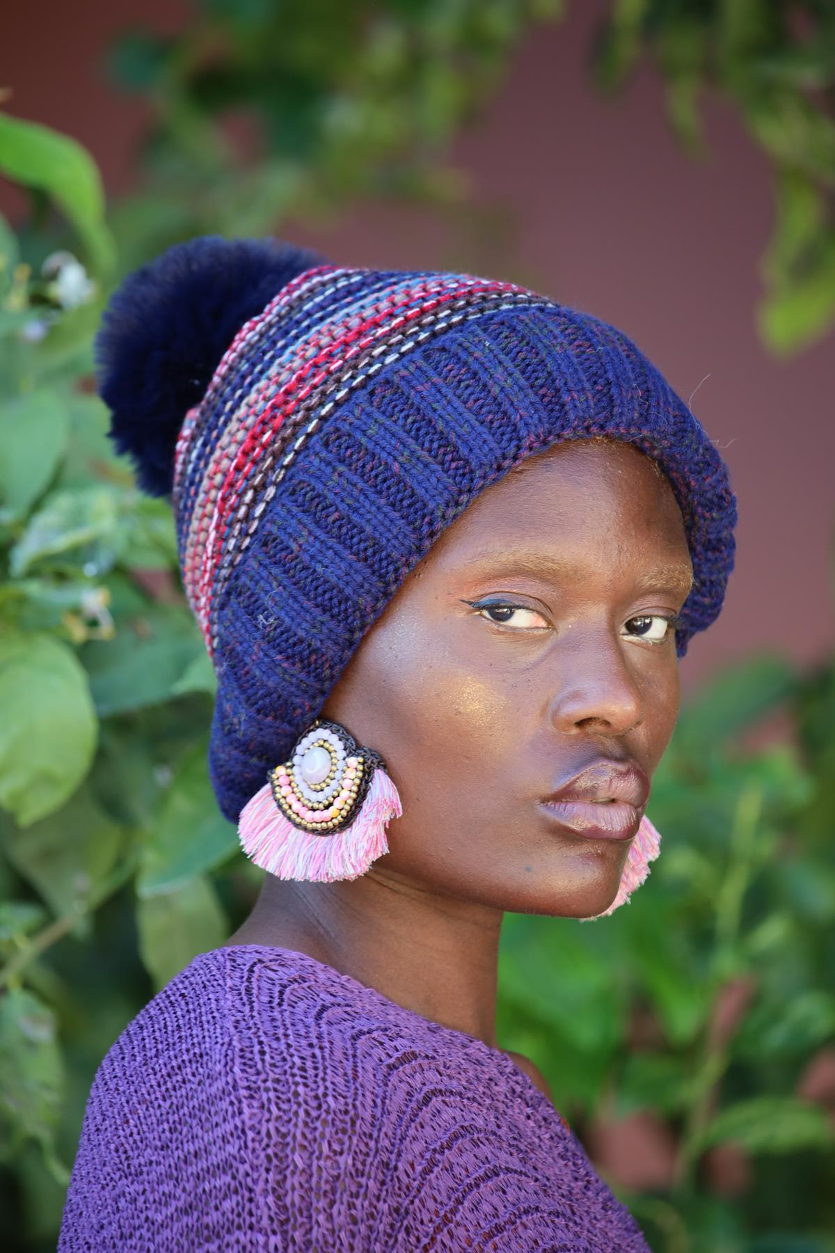 Lacivert Çizgili İçi Peluş Ponponlu Örgü Bere