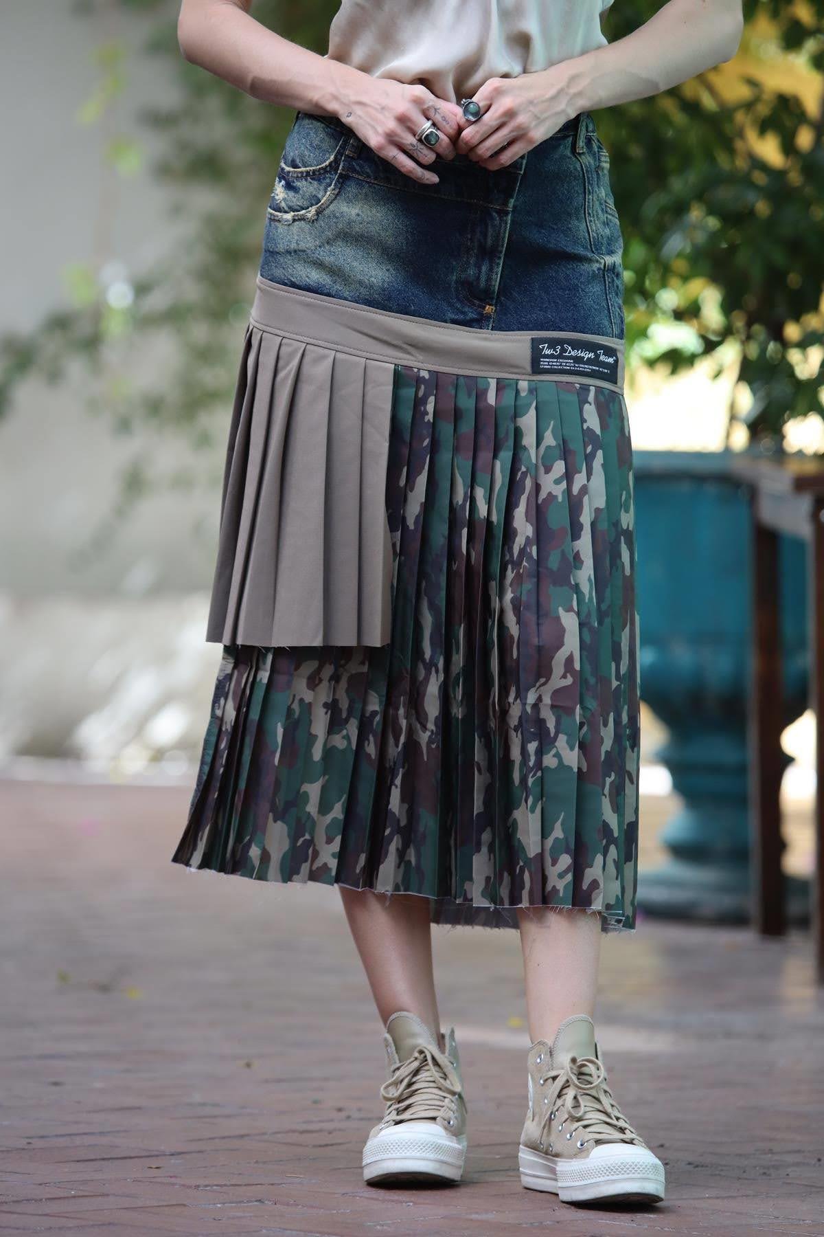 Lacivert Kamuflaj Parçalı Asimetrik Pileli Kot Etek