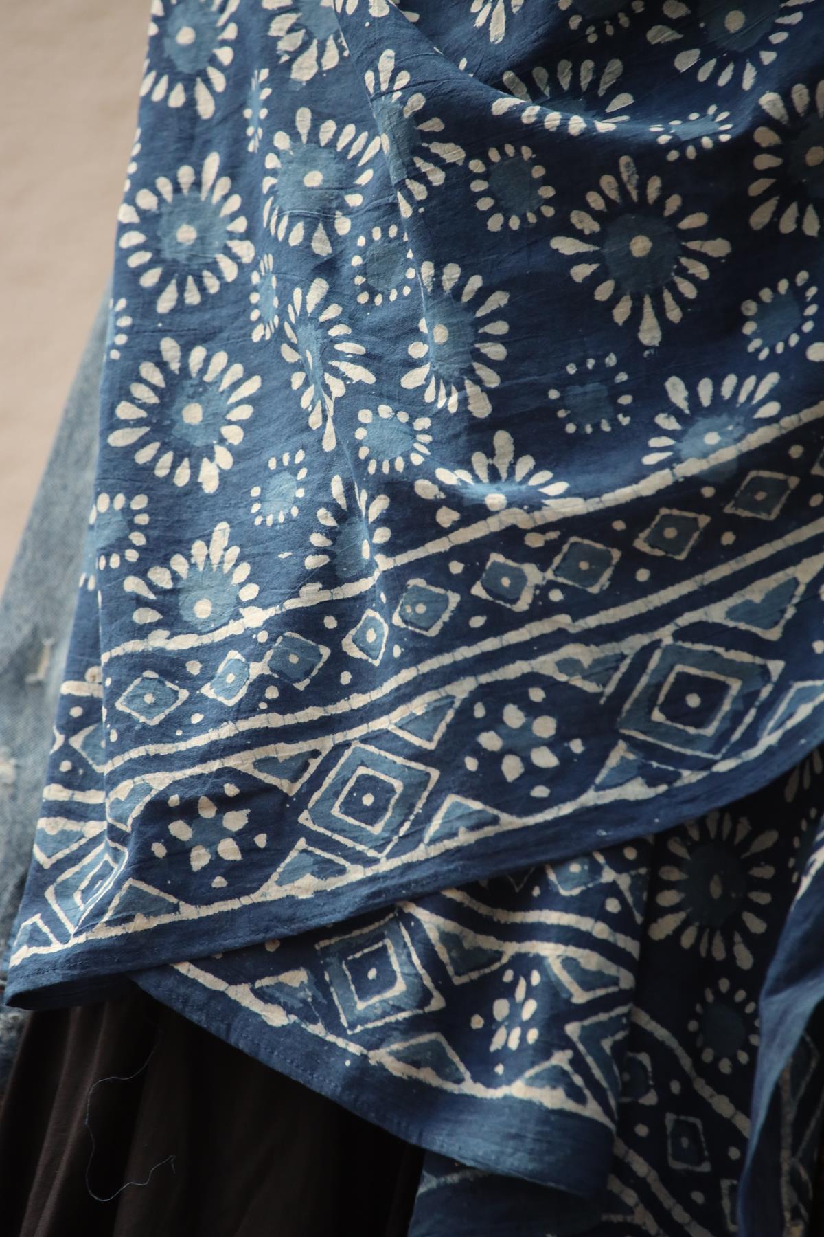 Mavi Desenli Otantik Şal