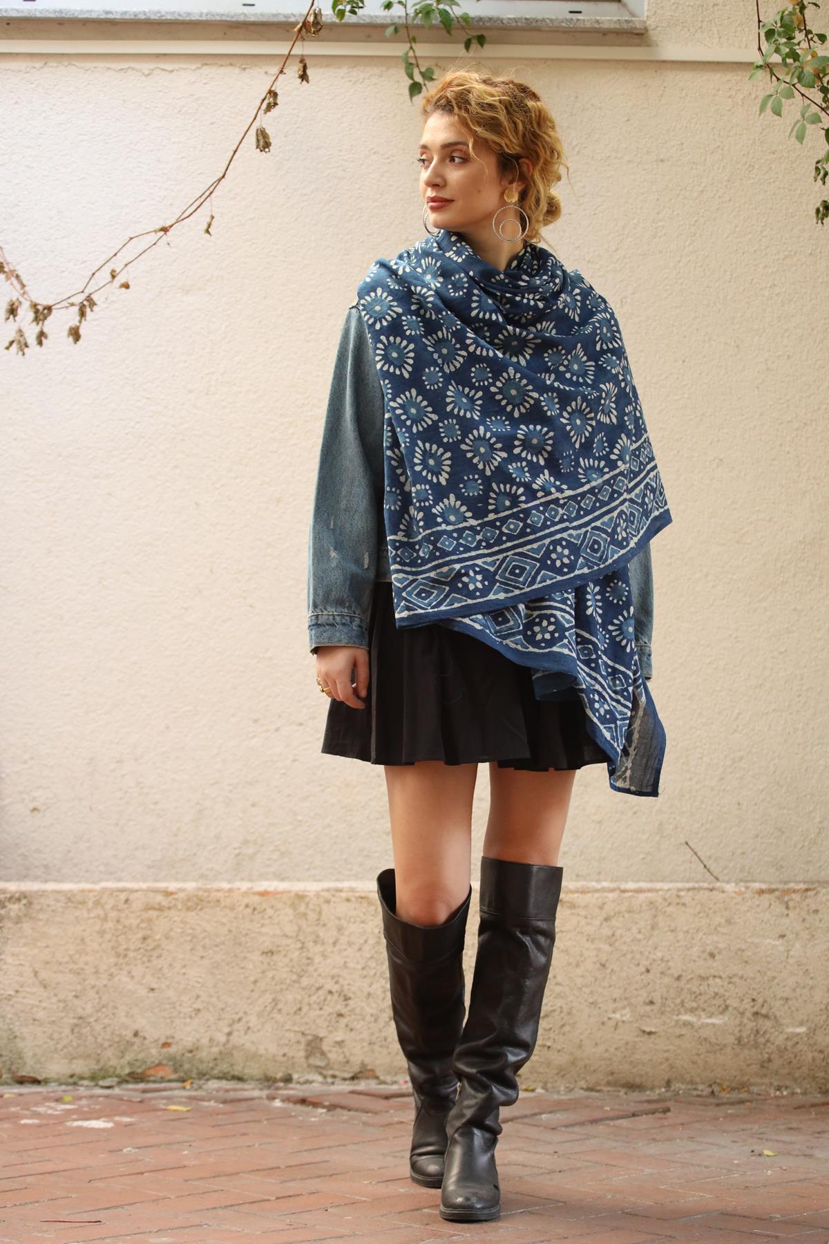 Mavi Desenli Otantik Şal