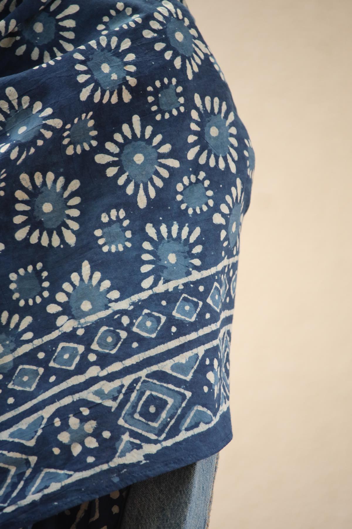 Mavi Desenli Otantik Şal