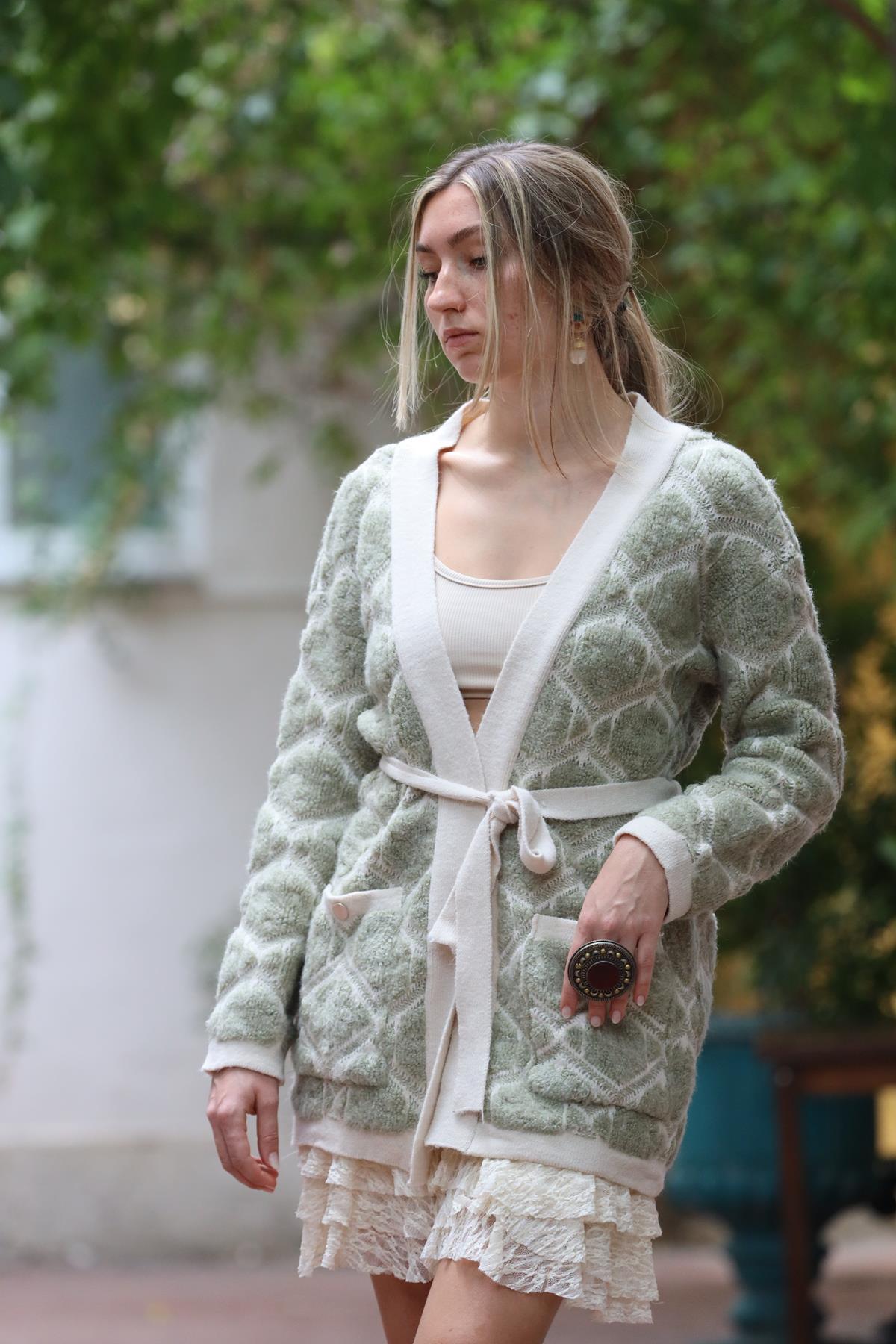 Mint Yeşili Baklava Desenli Kuşaklı Hırka