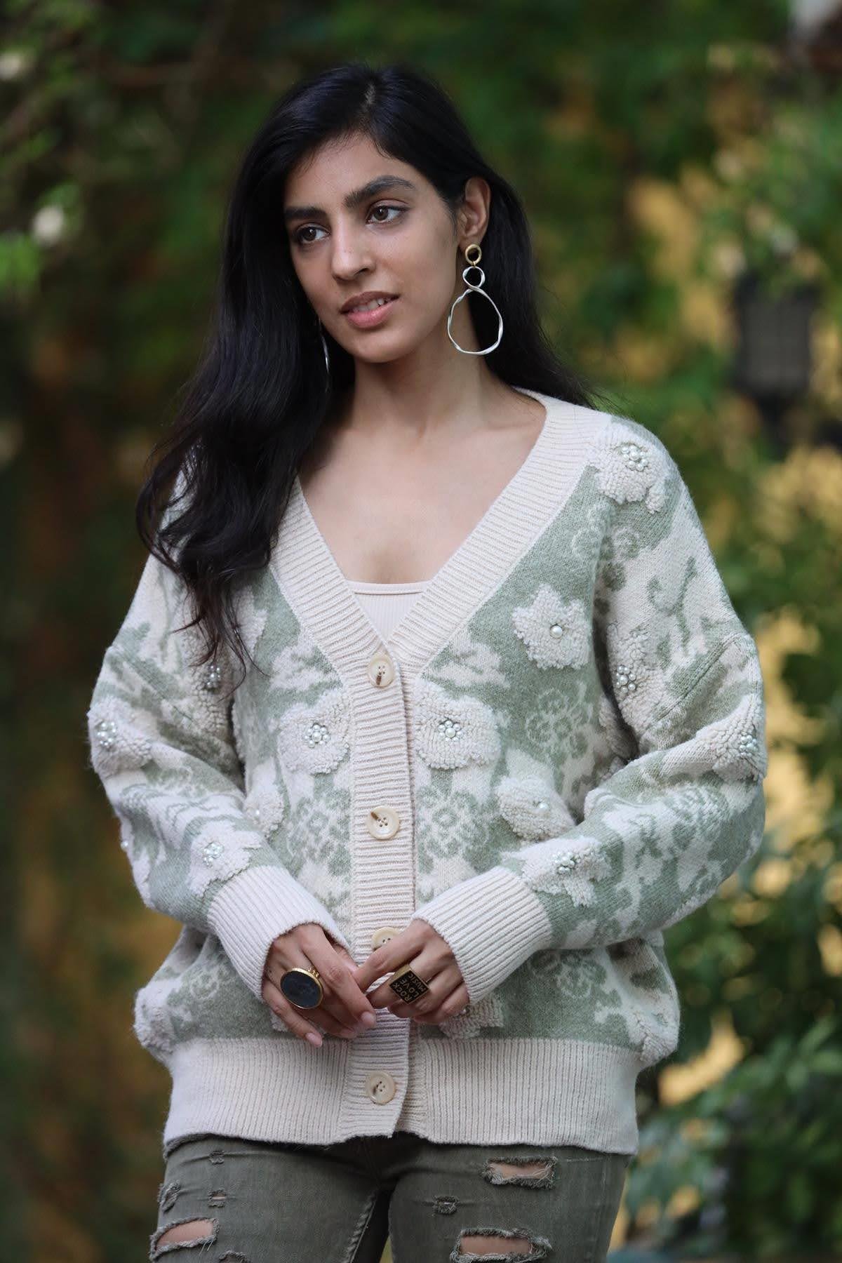 Mint Yeşili İnci Detaylı Çiçek Kabartmalı Hırka