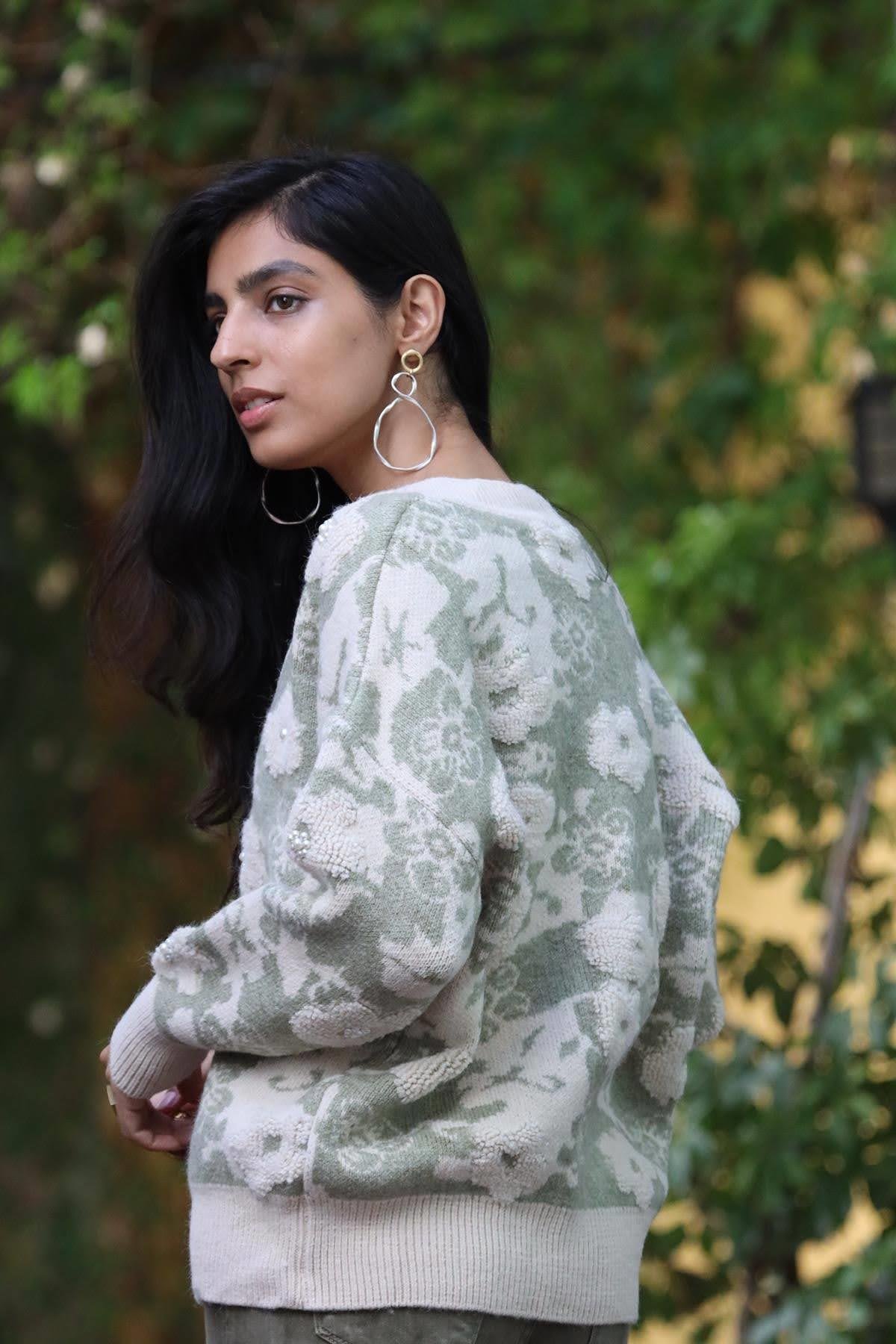 Mint Yeşili İnci Detaylı Çiçek Kabartmalı Hırka