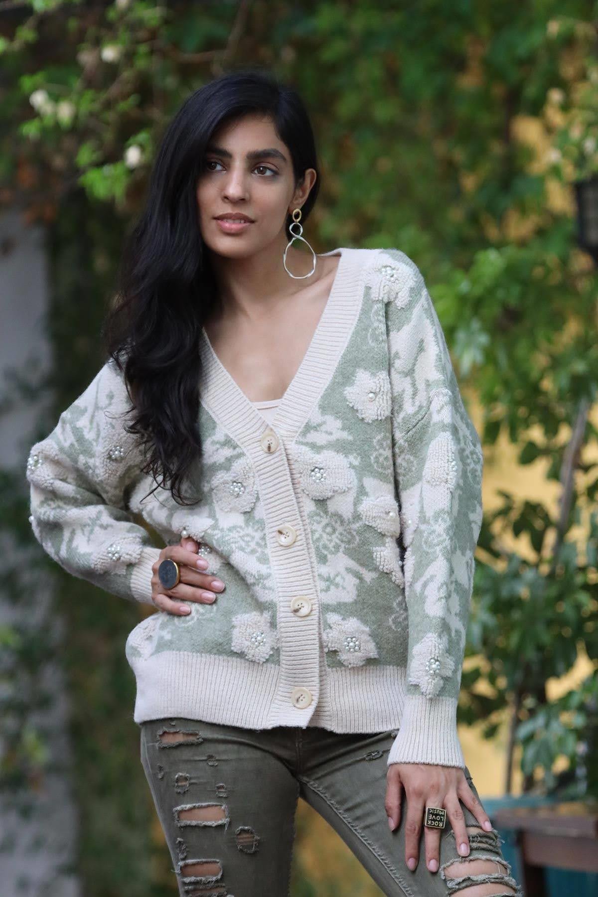 Mint Yeşili İnci Detaylı Çiçek Kabartmalı Hırka