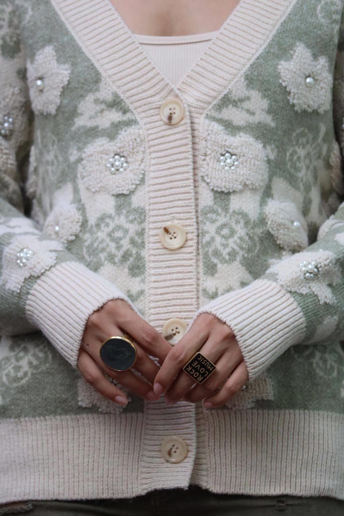 Mint Yeşili İnci Detaylı Çiçek Kabartmalı Hırka