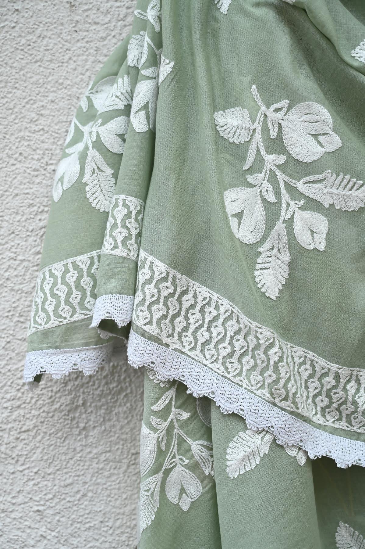 Mint Yeşili Kenarları Dantelli Nakışlı Şal