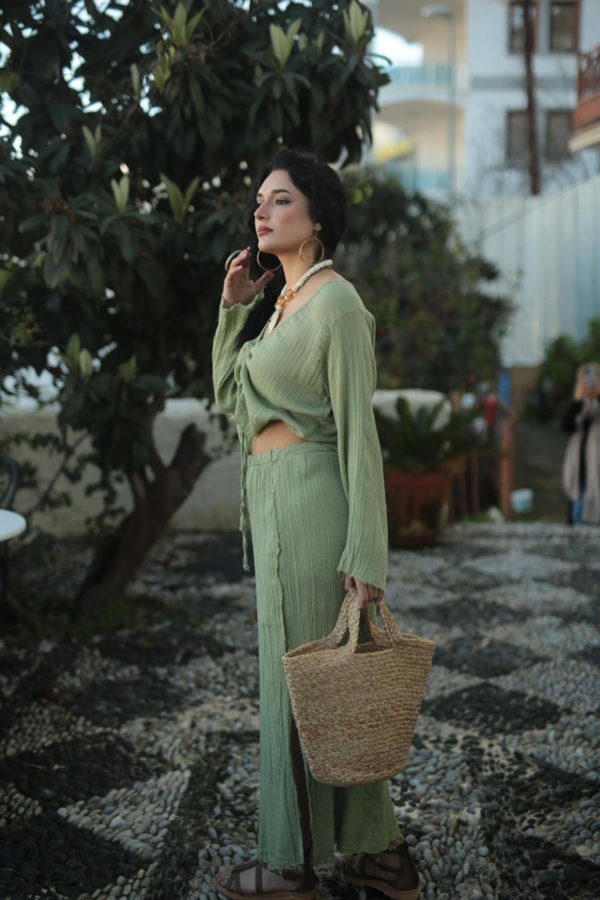 Mint Yeşili Önü Büzgülü Bluz ve Yırtmaçlı Etek Müslin Takım