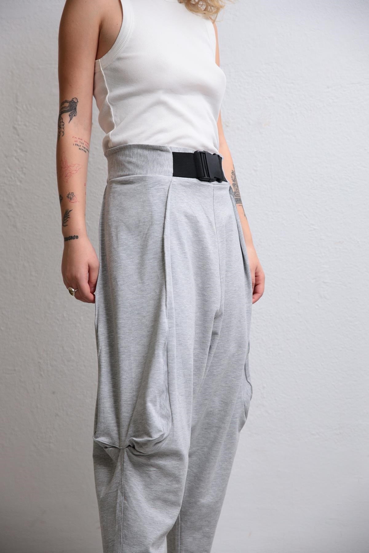  Gri Ağı Düşük Kemer Detay Şalvar Pantolon