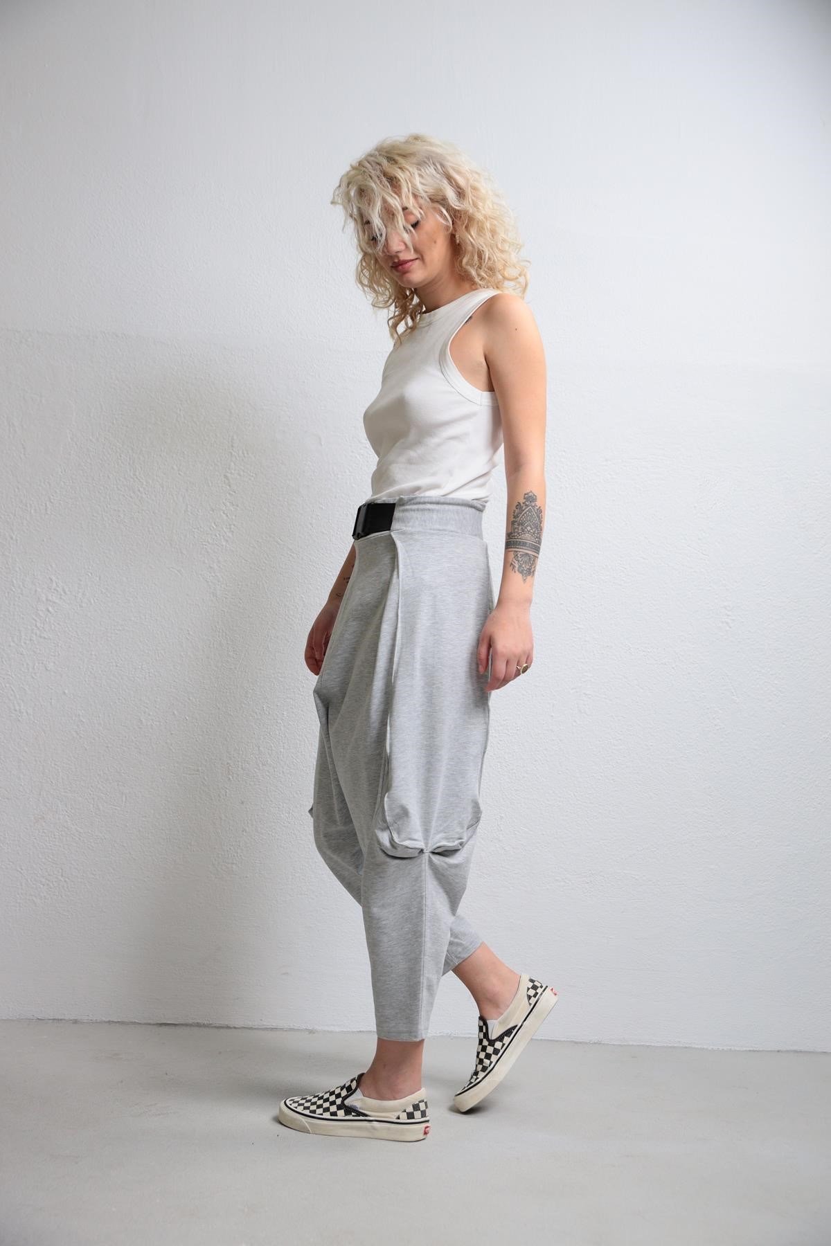  Gri Ağı Düşük Kemer Detay Şalvar Pantolon