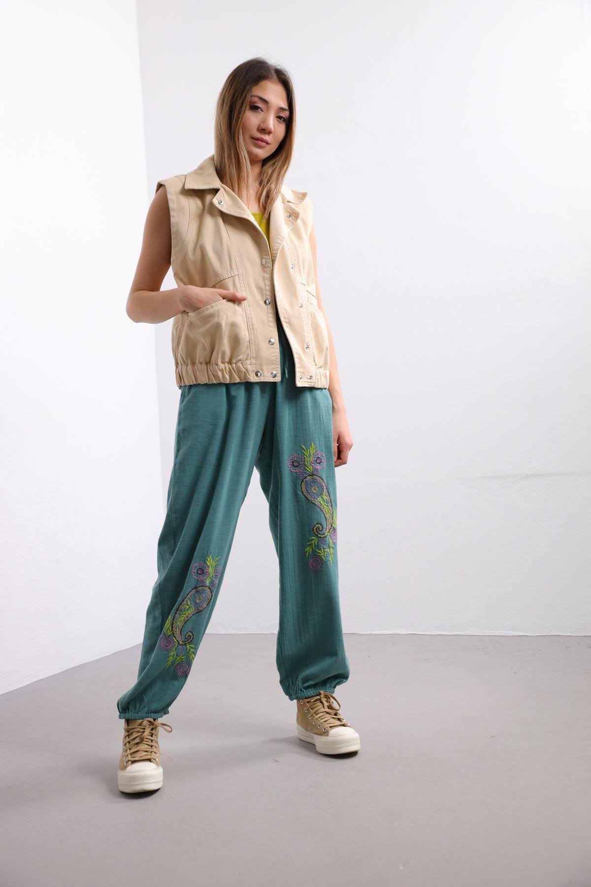  Mint Yeşili İşlemeli Paçası Lastikli Pantolon