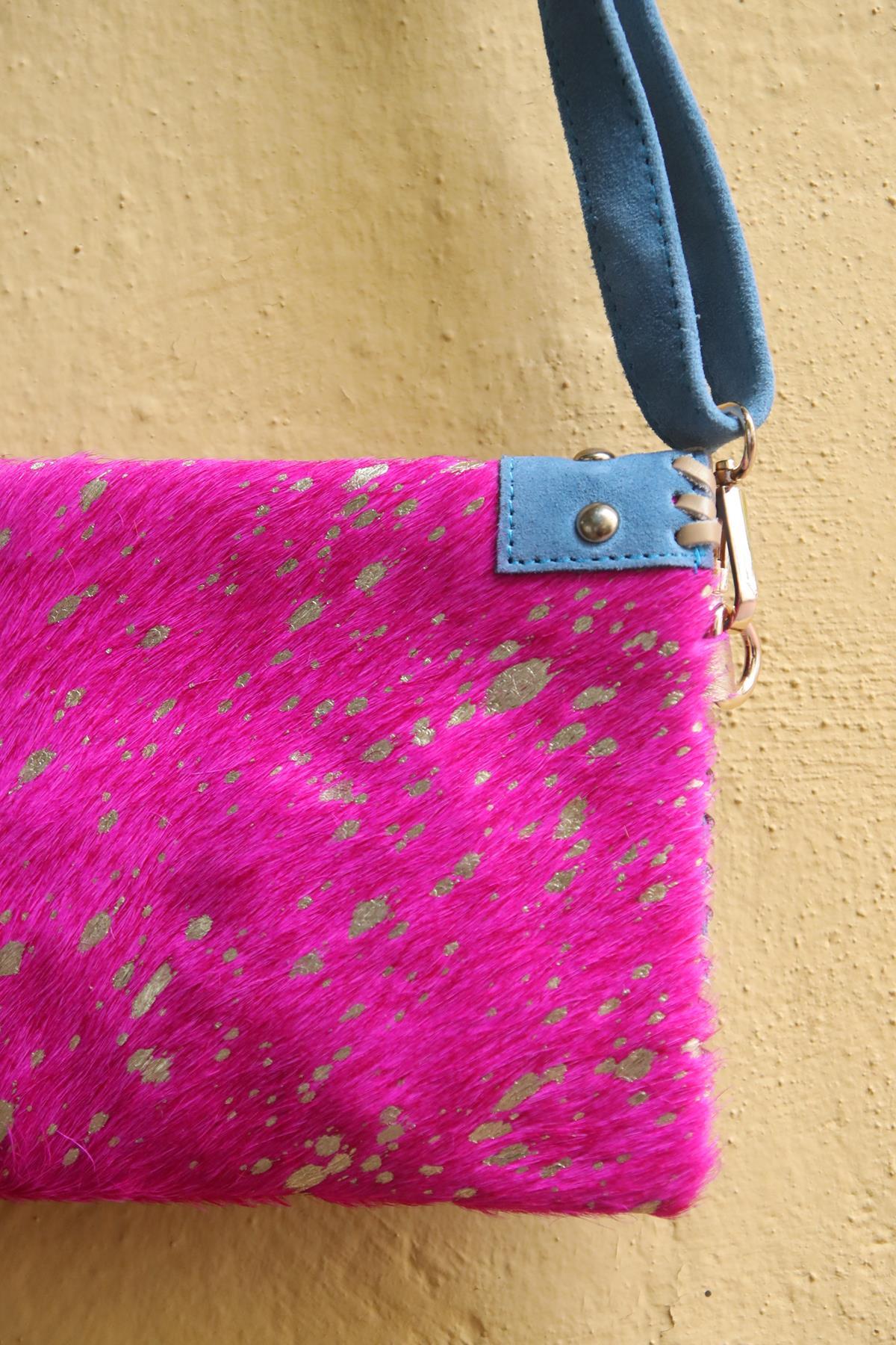 Pembe Taş Detaylı Tay Tüyü Tasarım Zarf Çanta