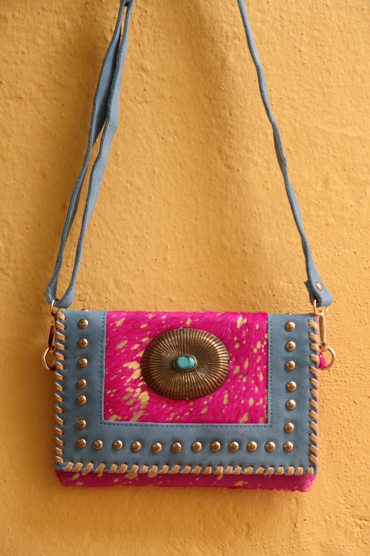 Pembe Taş Detaylı Tay Tüyü Tasarım Zarf Çanta