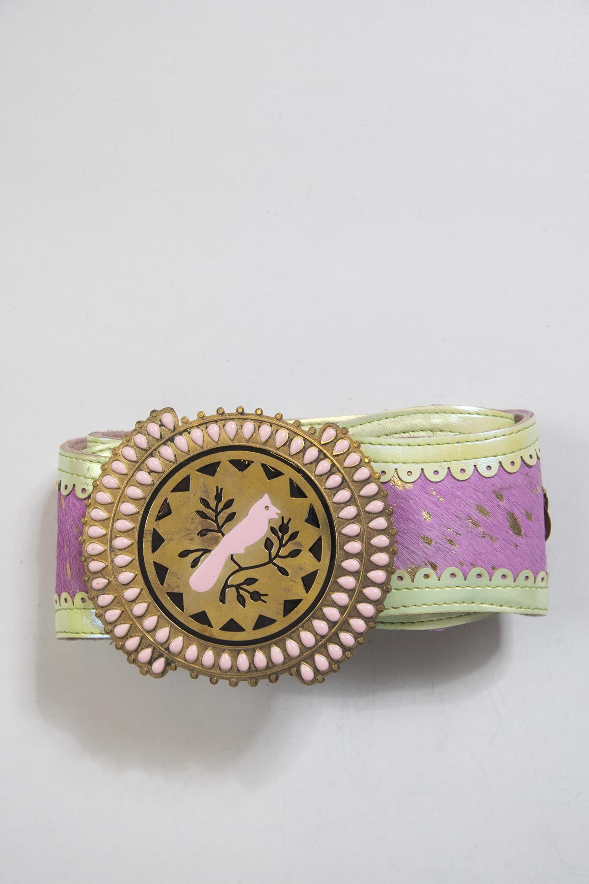 Pembe Tay Tüyü Büyük Tokalı Kemer