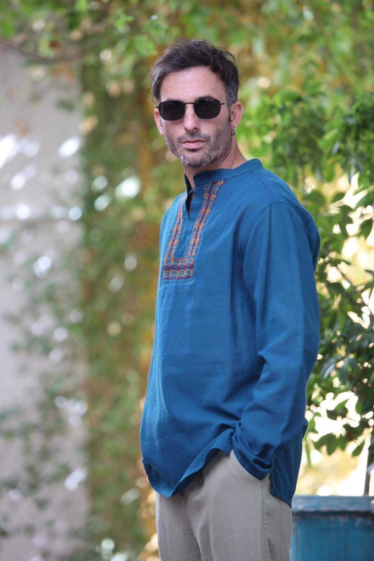 Petrol Mavisi Hakim Yaka Nakış Detaylı Pamuk Gömlek