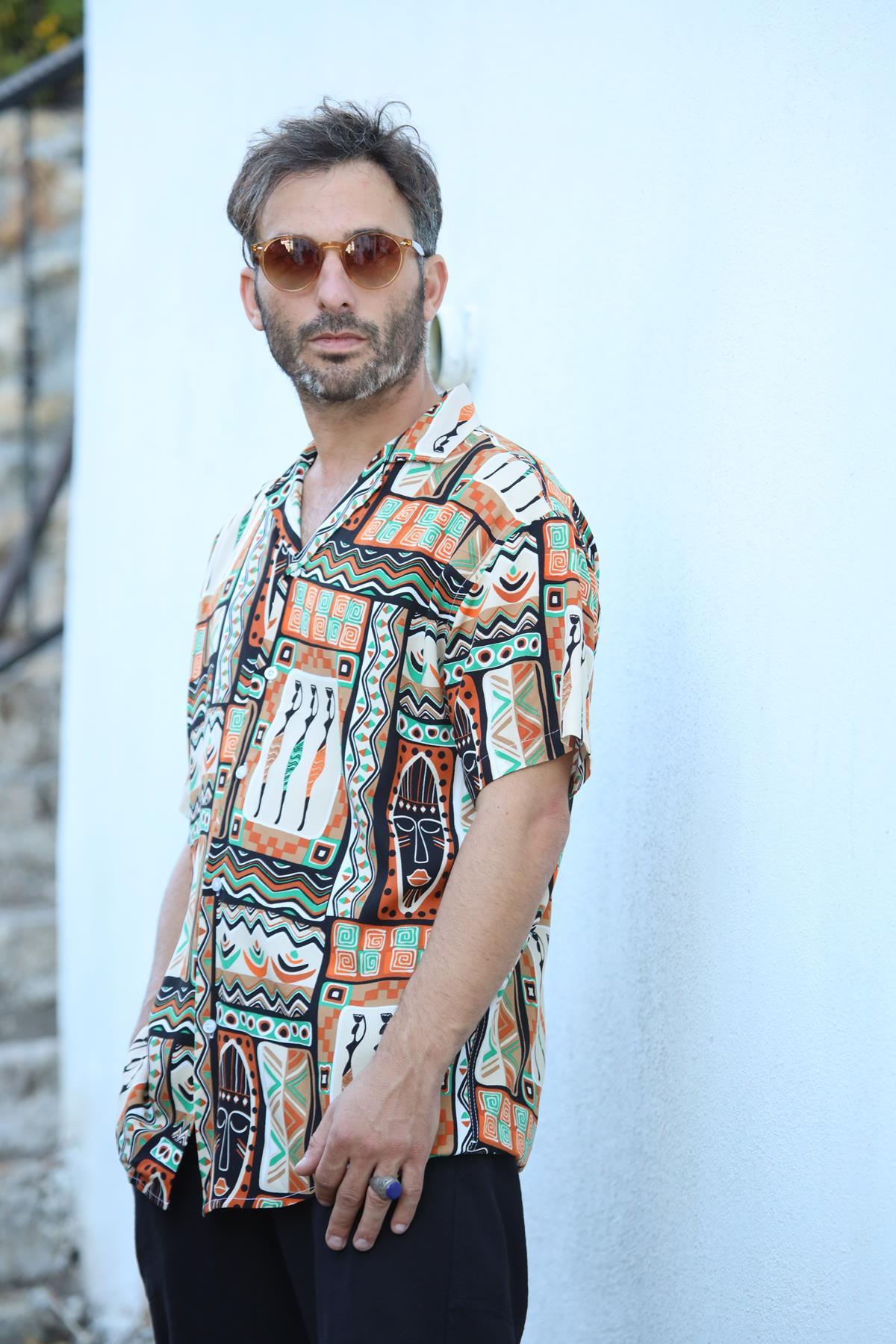 Renkli Desenli Kısa Kollu Erkek Gömlek