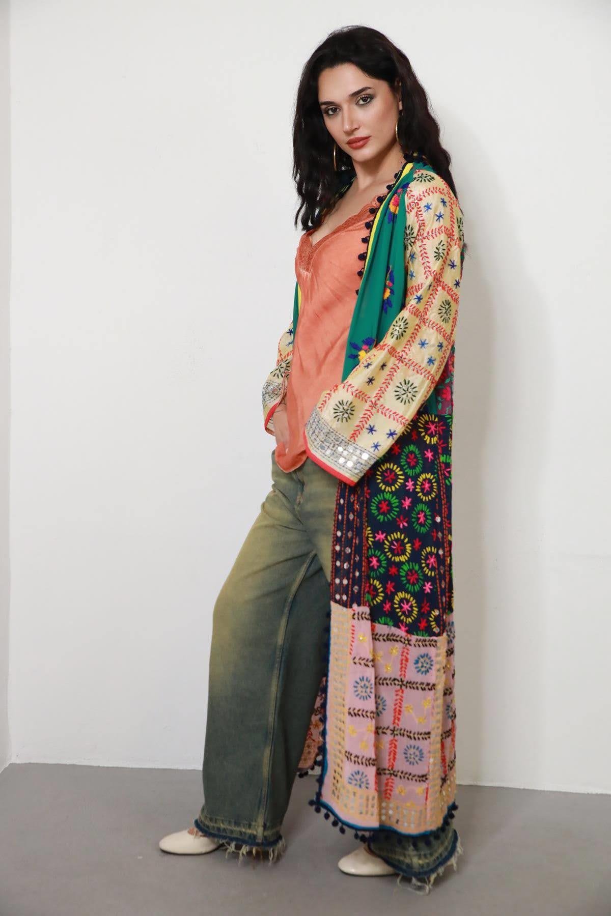 Renkli Pul İşlemeli Kenarları Ponponlu Bohem Kaftan