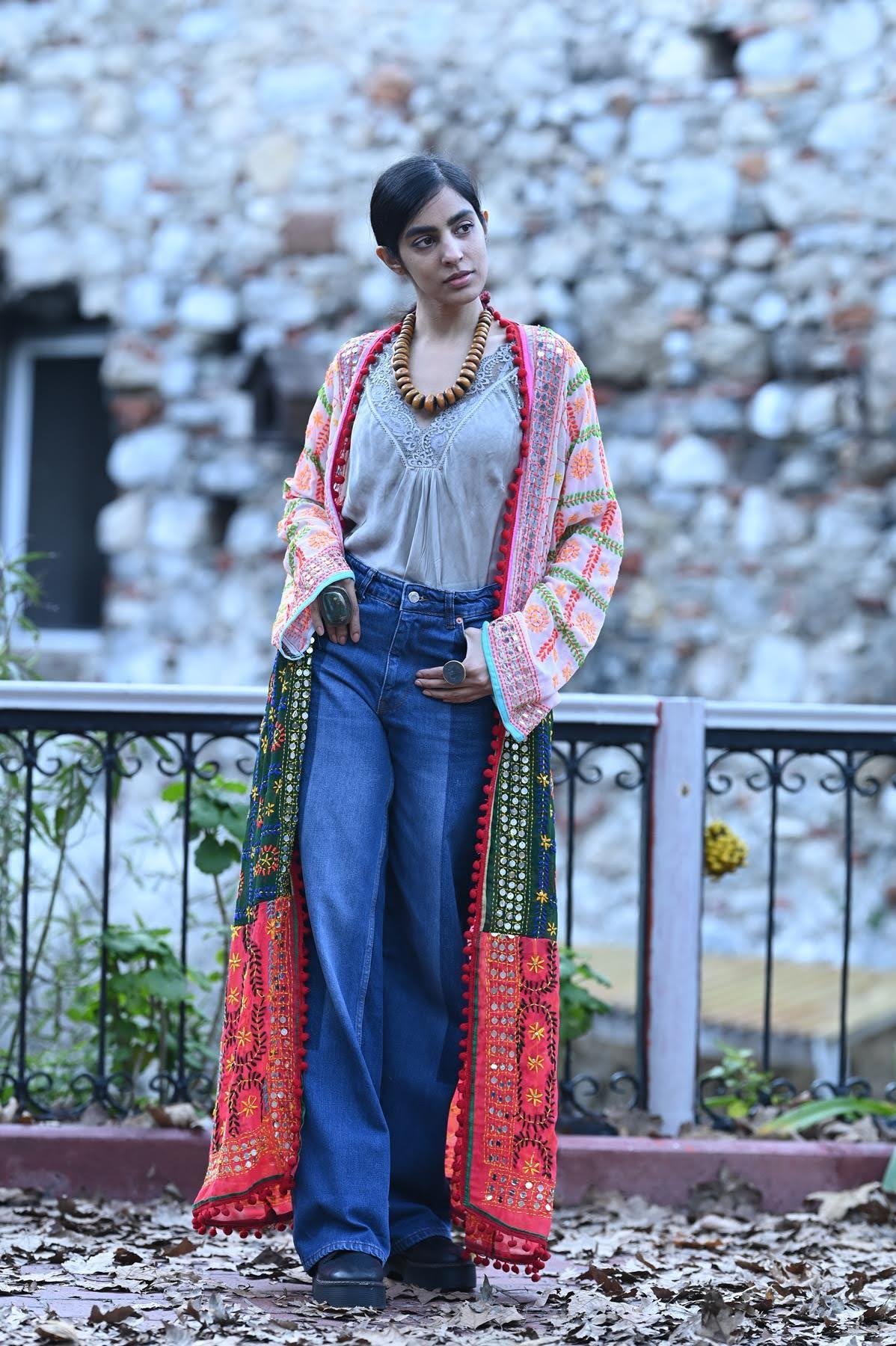 Renkli Pul İşlemeli Kenarları Ponponlu Bohem Kaftan