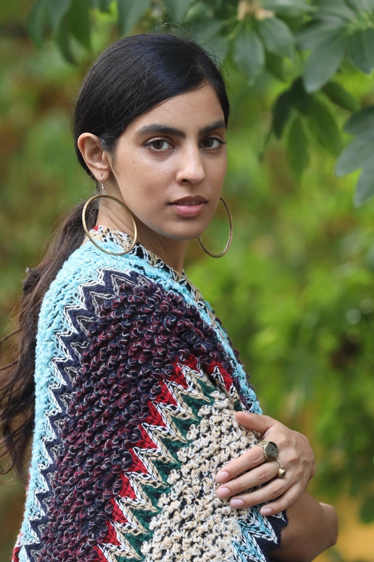 Renkli Püsküllü Örme Panço