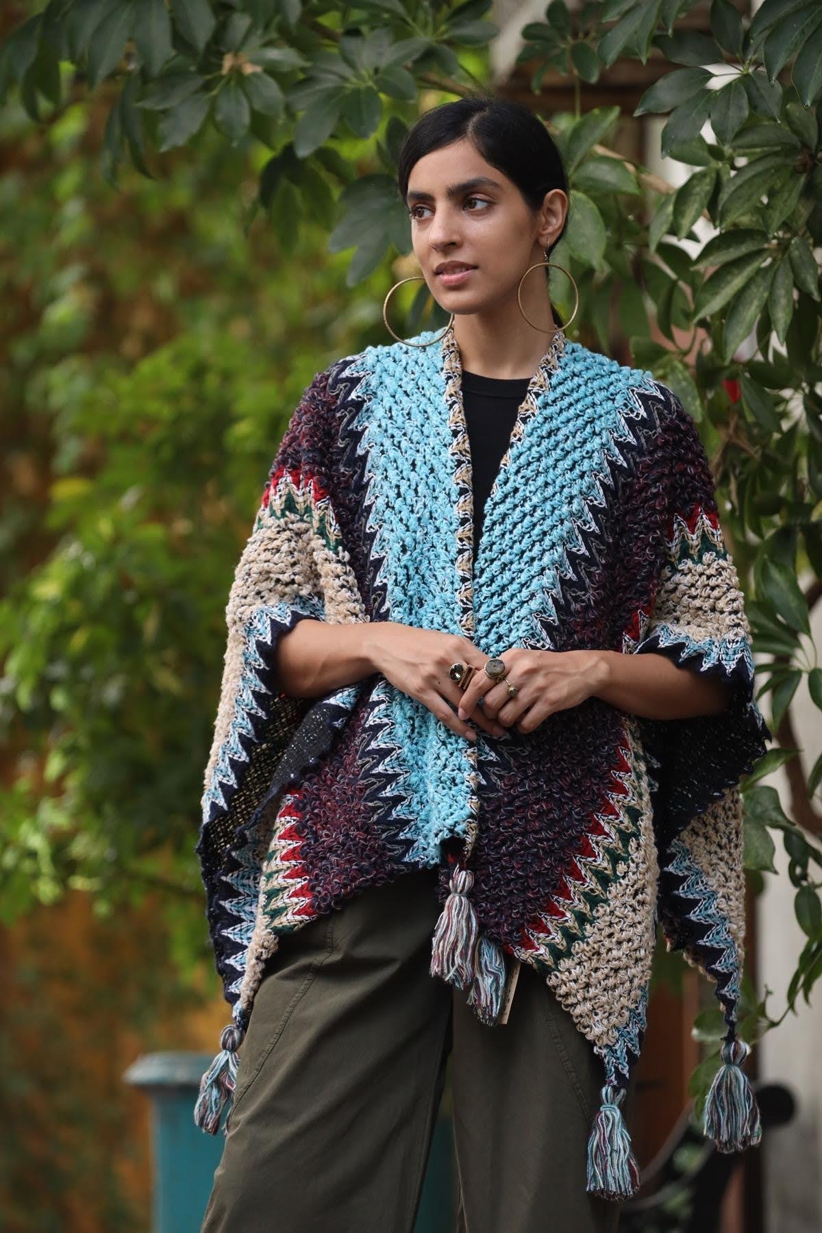 Renkli Püsküllü Örme Panço