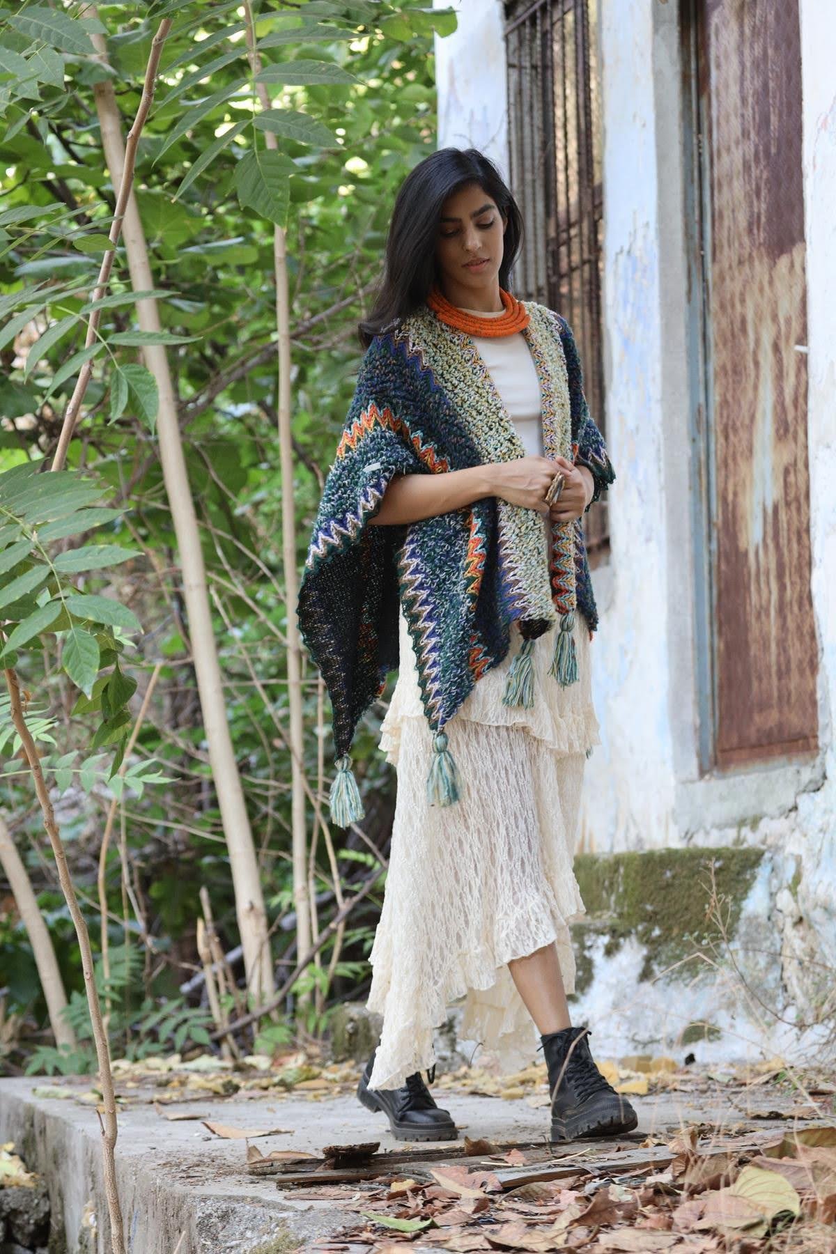 Renkli Püsküllü Örme Panço