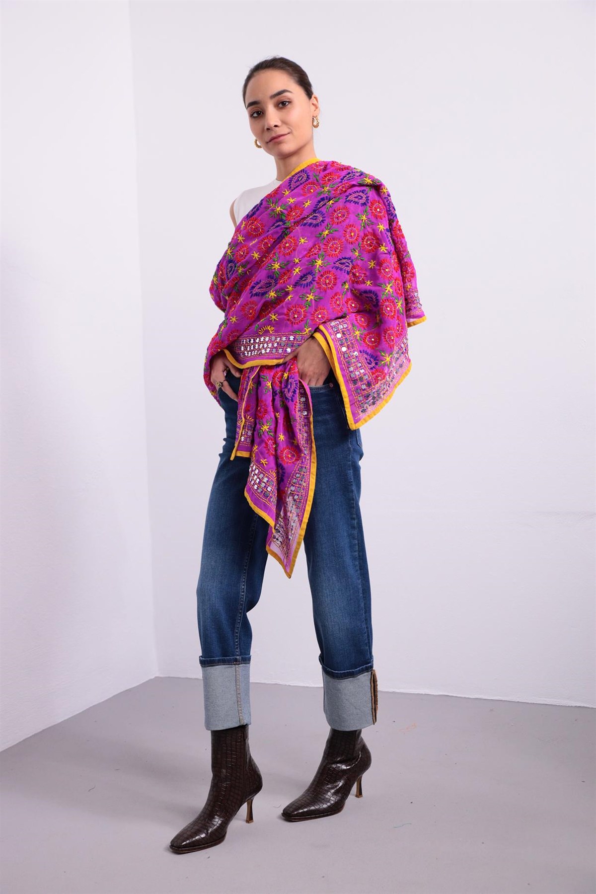 Mor Çiçek İşlemeli Pullu Büyük Şal - Şaman Butik Mor Çiçek İşlemeli Pullu Büyük Şal