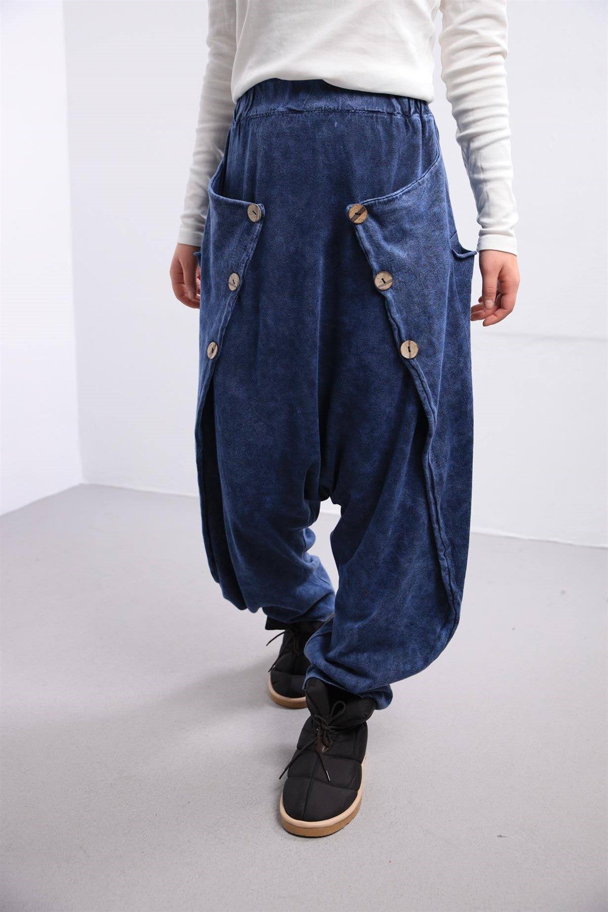  Lacivert Beli Lastikli İki Yanı Üç Düğmeli Parça Detaylı Şalvar