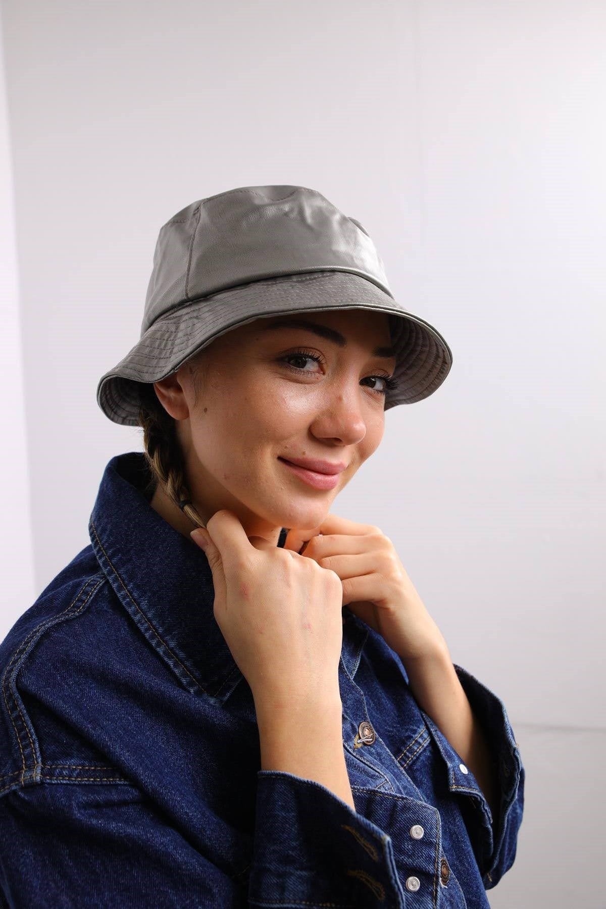  Gri Deri Bucket Şapka