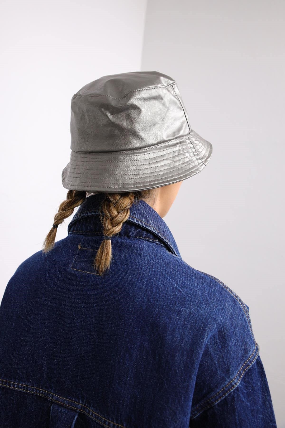  Gri Deri Bucket Şapka