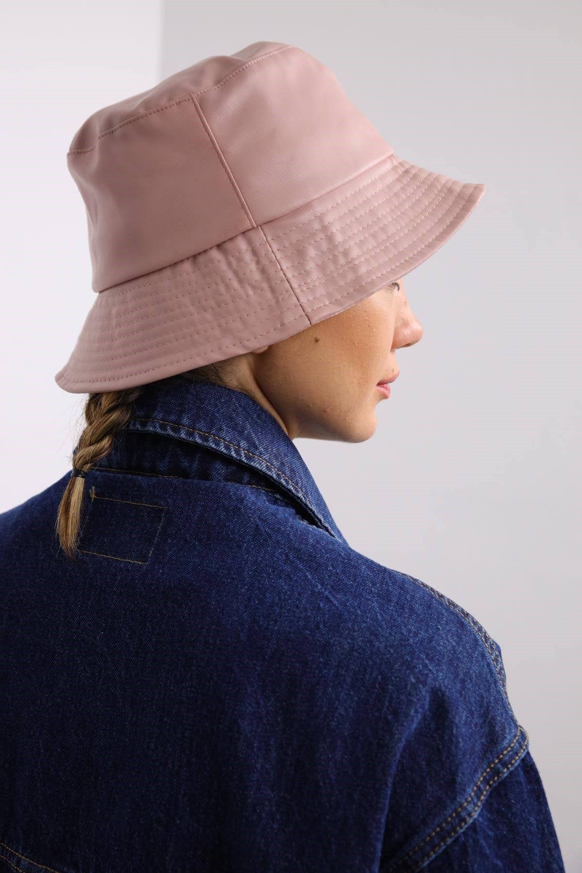  Pudra Pembe Deri Bucket Şapka