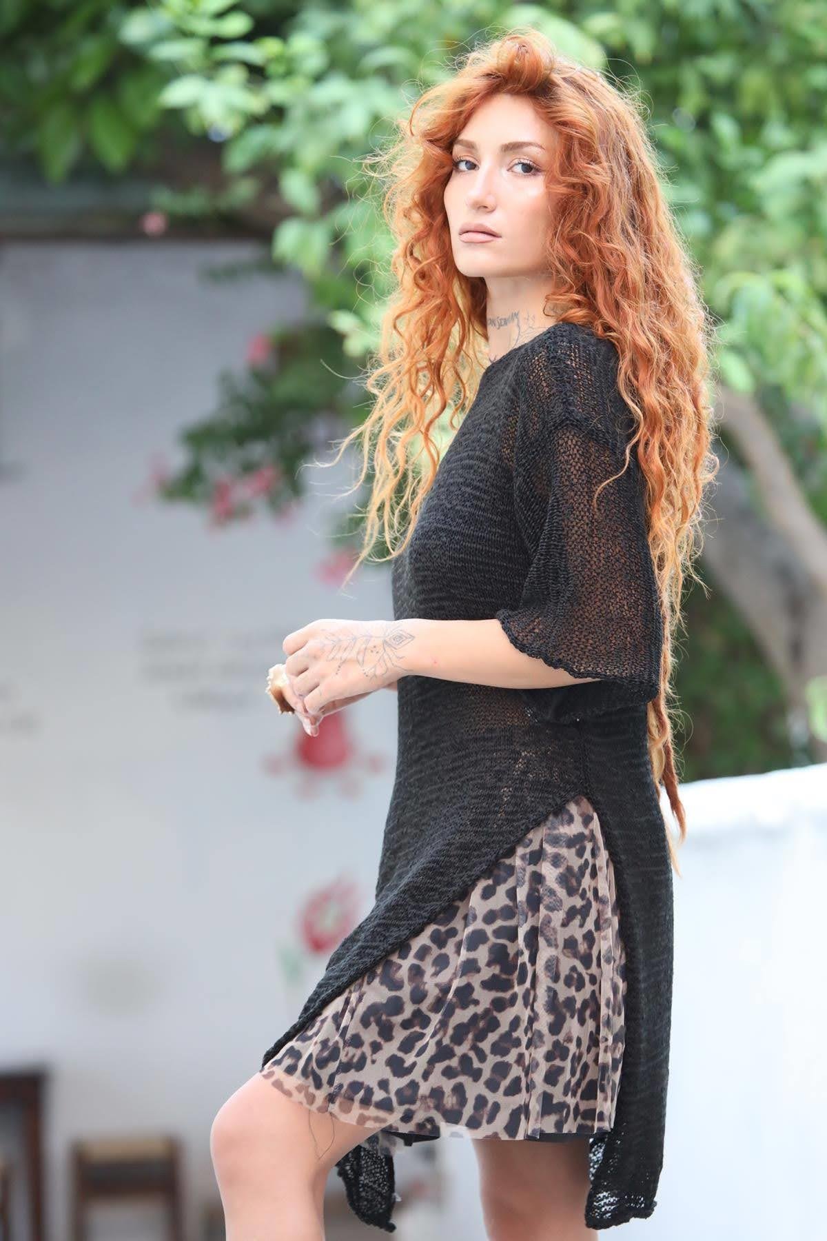 Siyah Bisiklet Yaka Önü Dikişli Verev Kesim Merserize Bluz