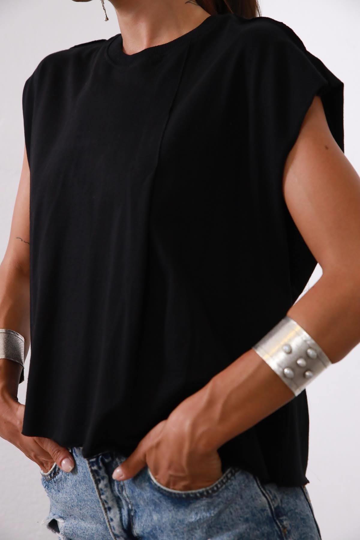 Siyah Bisiklet Yaka Pat Detaylı Salaş Tshirt