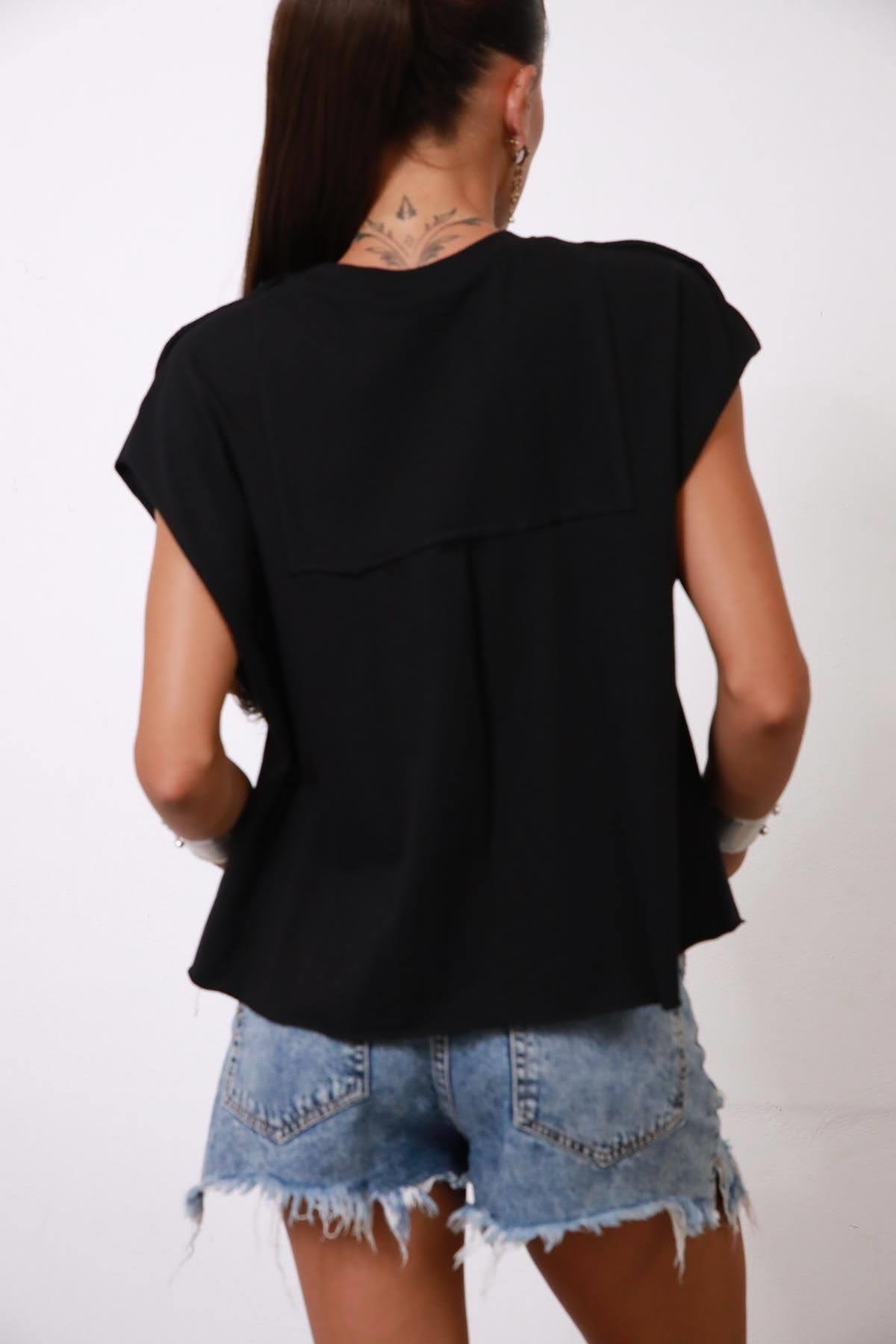 Siyah Bisiklet Yaka Pat Detaylı Salaş Tshirt