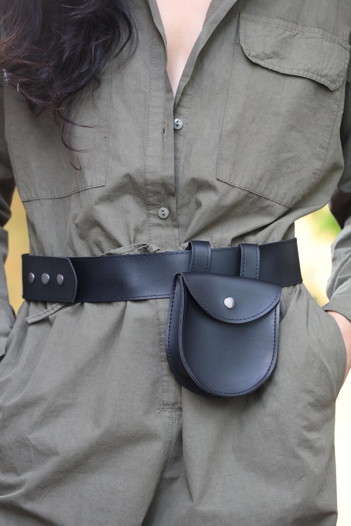 Siyah Çanta Detaylı Çıtçıtlı Kemer