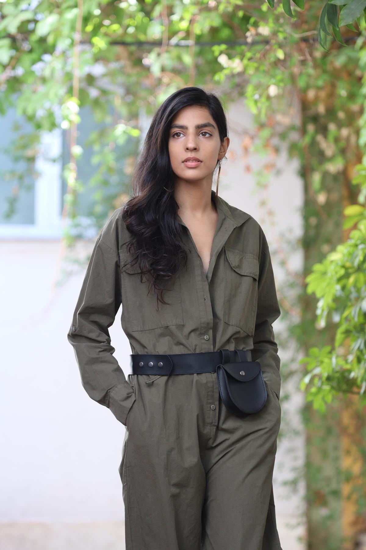 Siyah Çanta Detaylı Çıtçıtlı Kemer