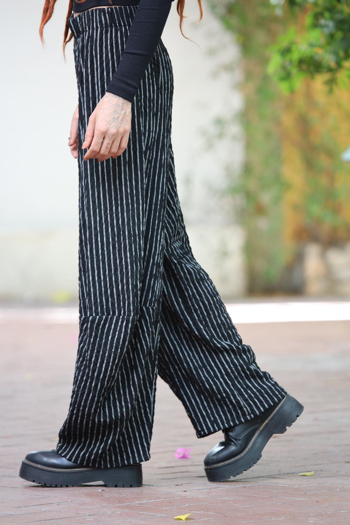 Siyah Çizgili Pantolon