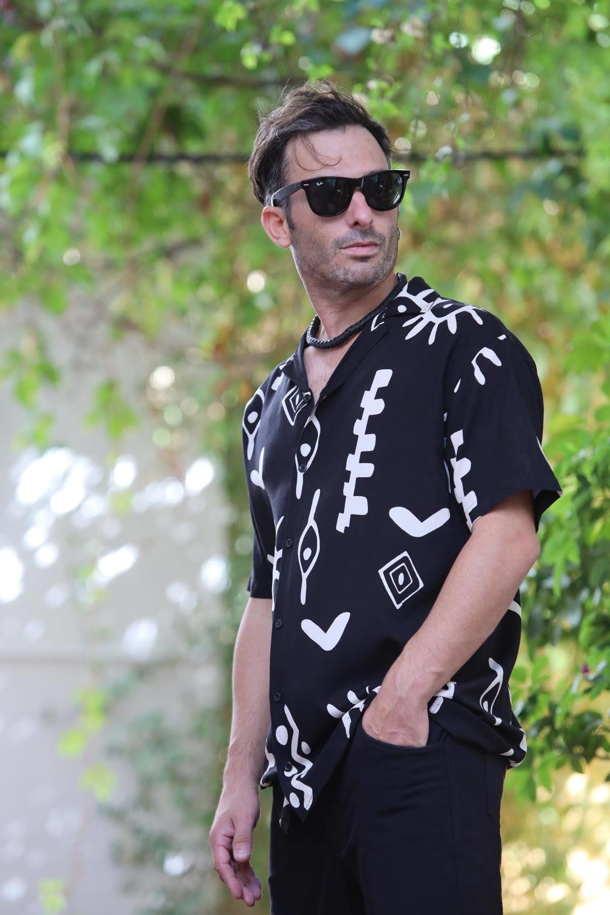 Siyah Desenli Kısa Kollu Erkek Gömlek