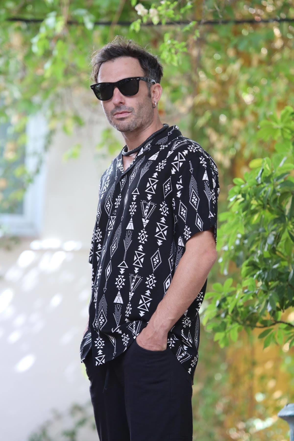 Siyah Desenli Kısa Kollu Erkek Gömlek