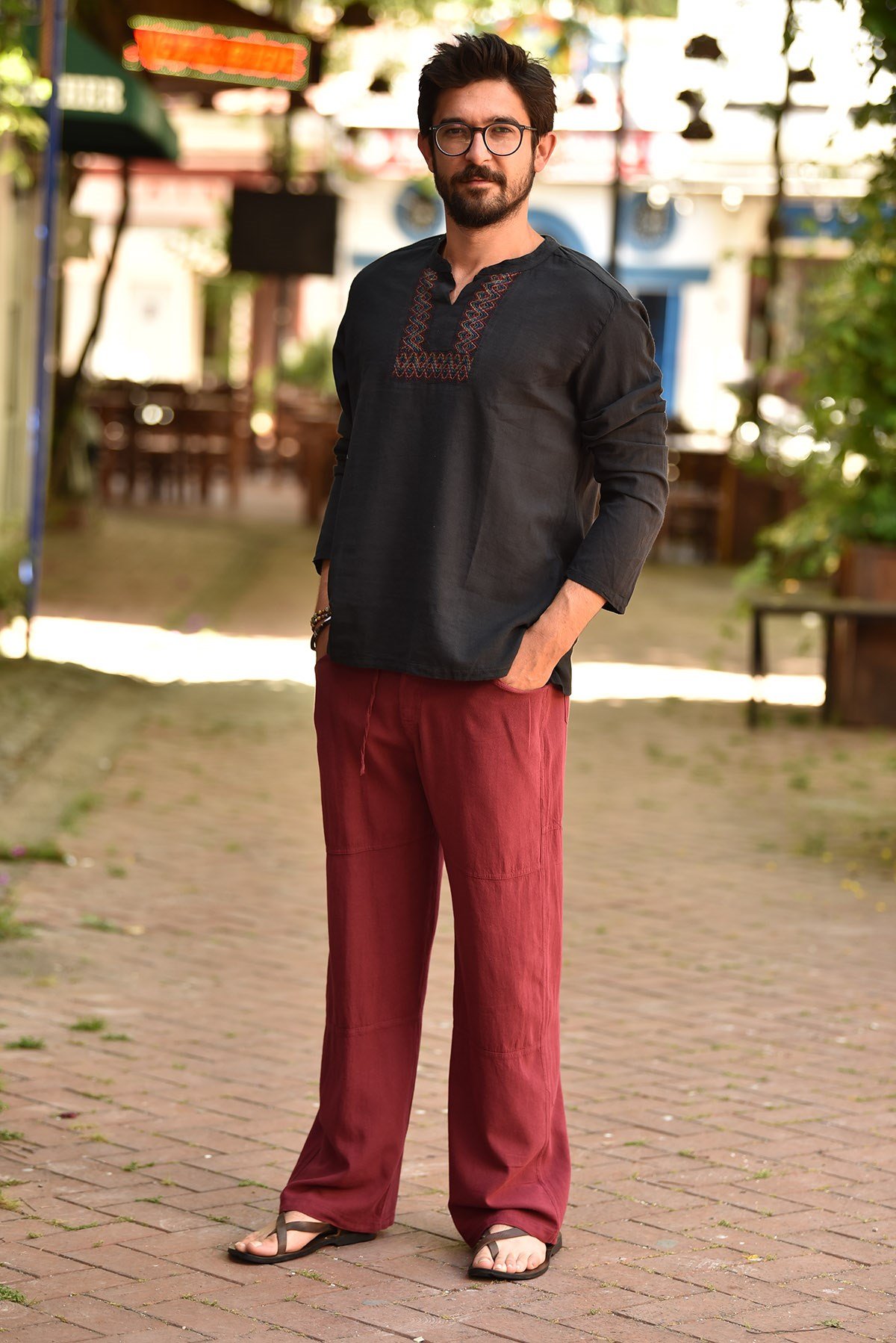 Siyah Hakim Yaka Nakış Detaylı Pamuk Erkek Gömlek 