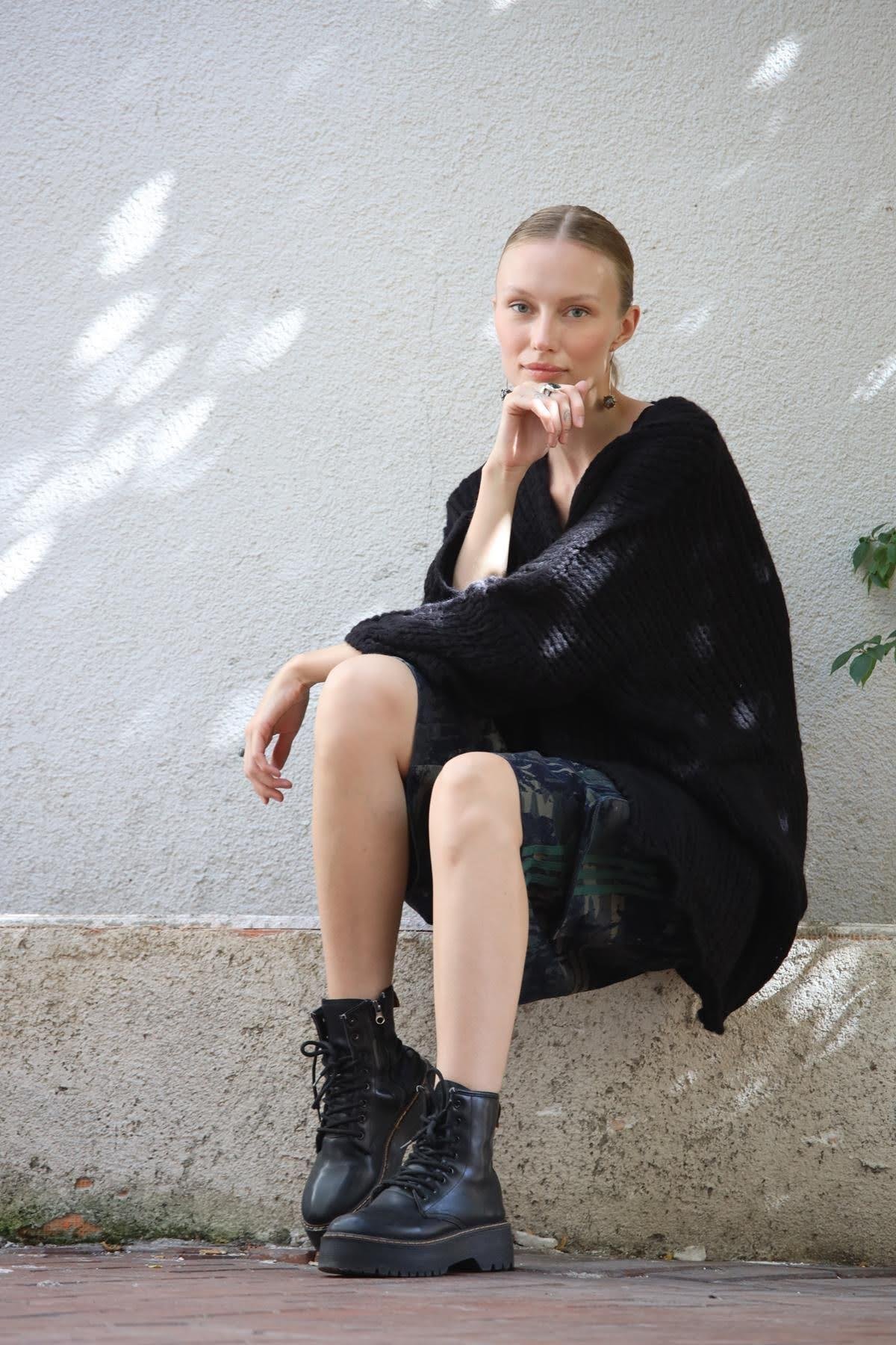 Siyah Kalın Yün Hırka