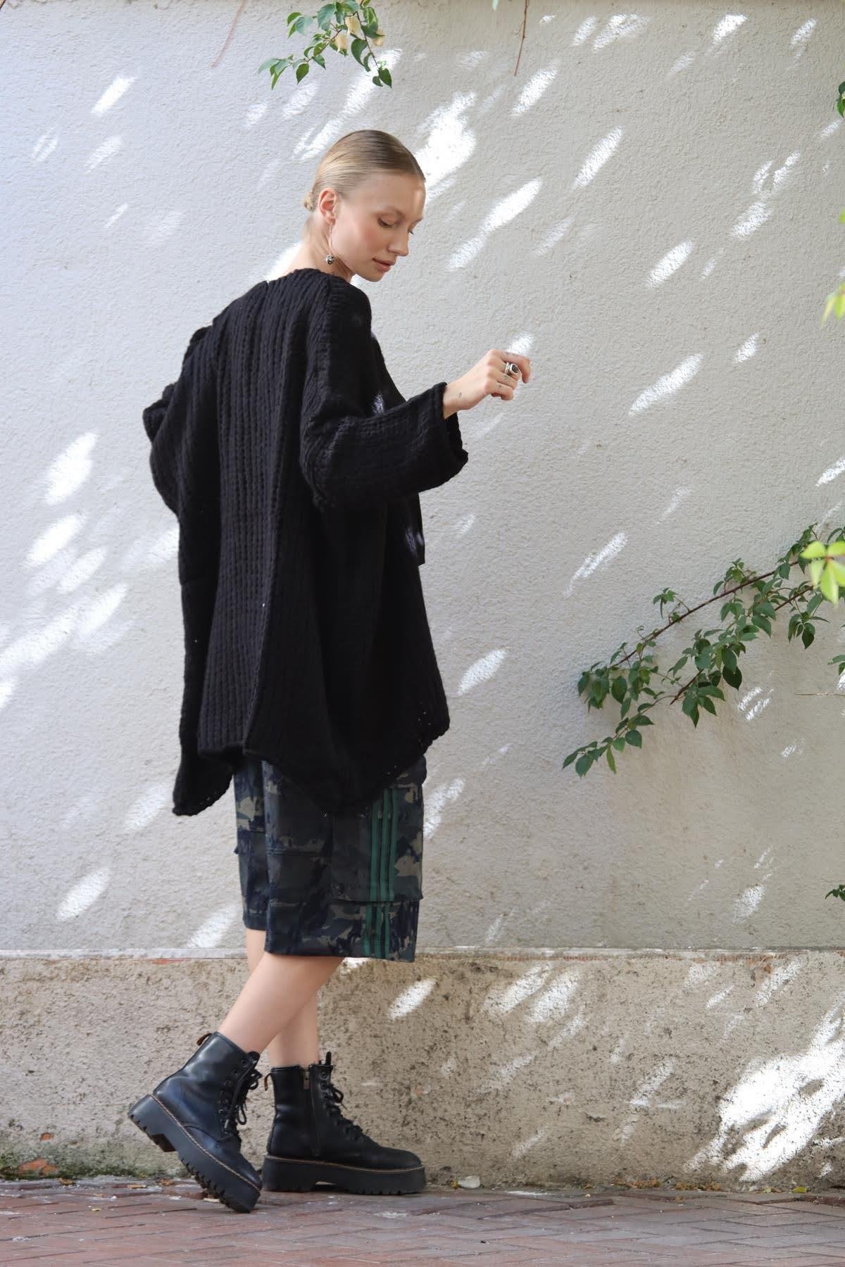 Siyah Kalın Yün Hırka