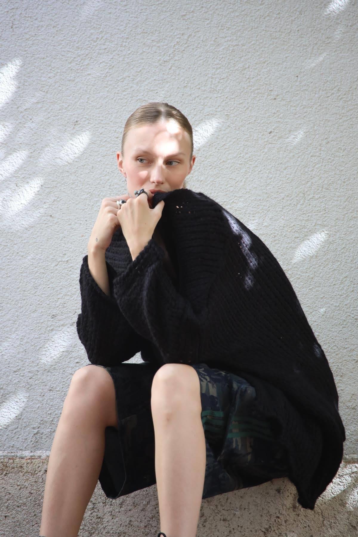 Siyah Kalın Yün Hırka