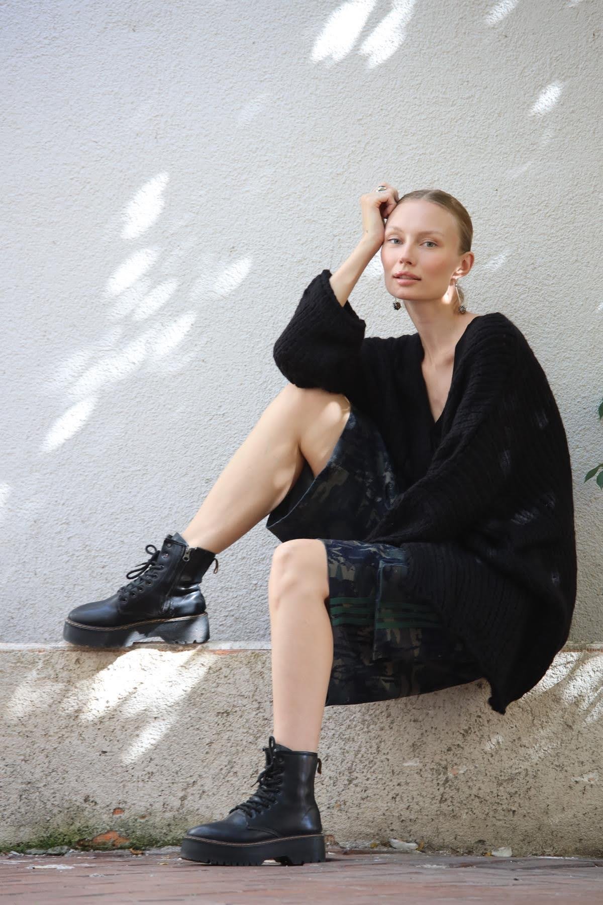 Siyah Kalın Yün Hırka