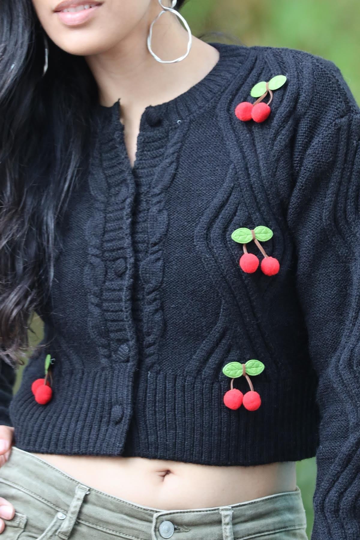 Siyah Kirazlı Örgü Detaylı Kısa Hırka