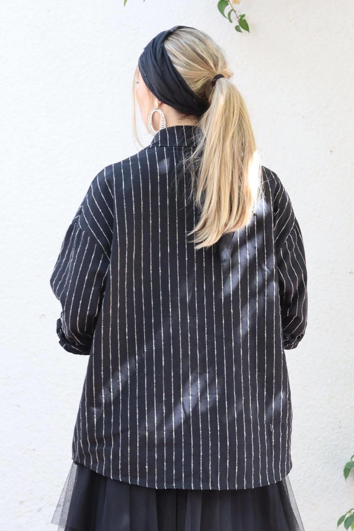 Siyah Kolları Apoletli Çizgili Keten Gömlek