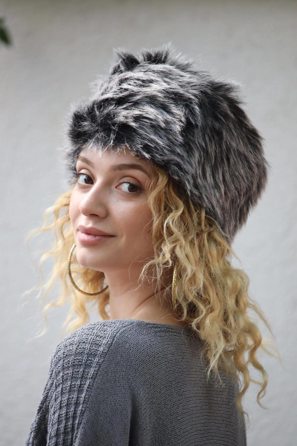 Siyah Rus Tarzı Uzun Tüylü Peluş Kalpak