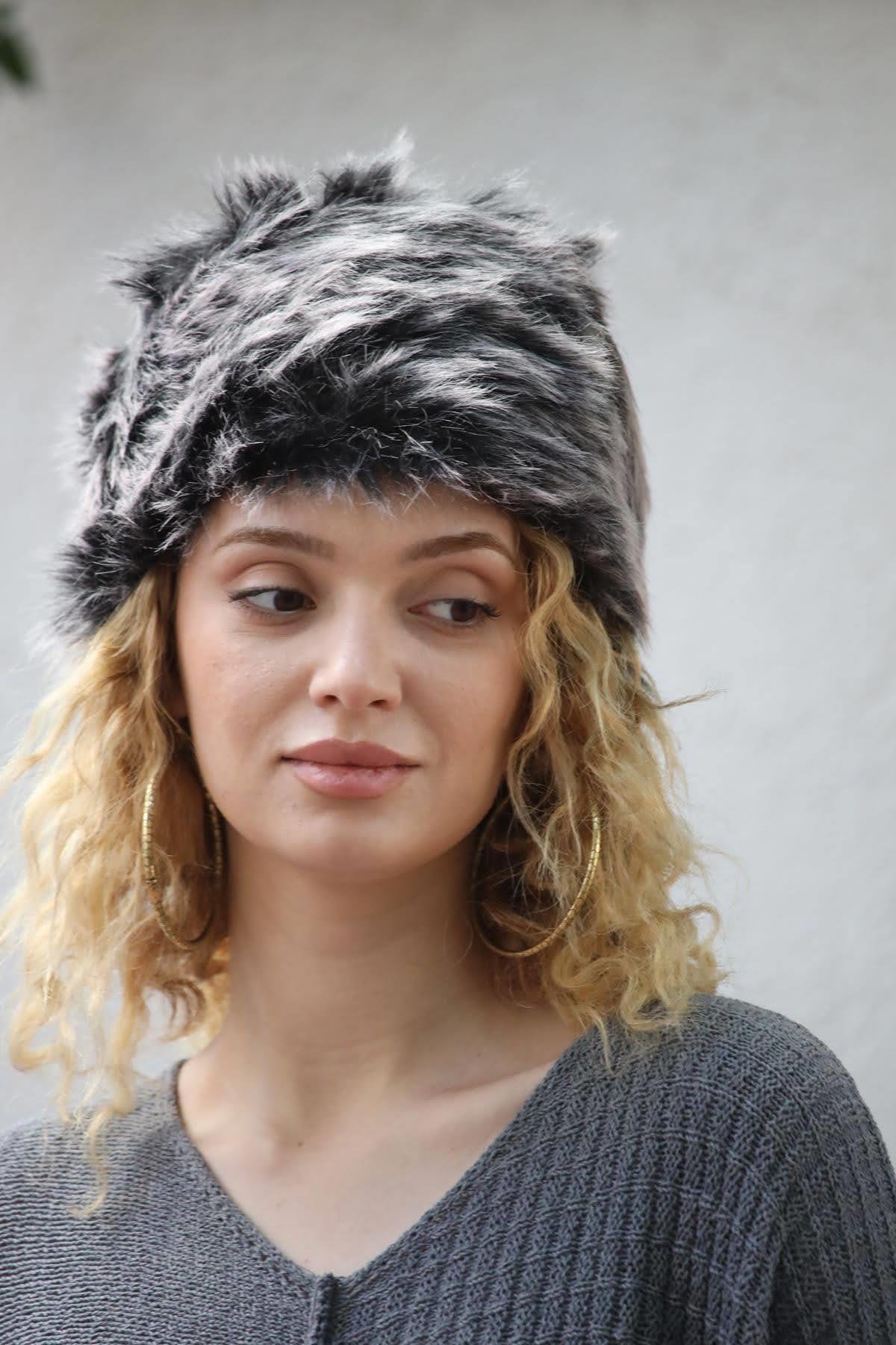 Siyah Rus Tarzı Uzun Tüylü Peluş Kalpak